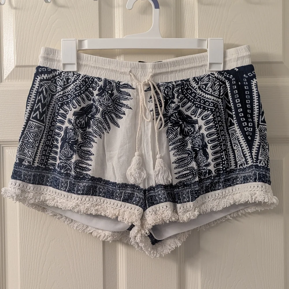 White Printed Patterned Shorts - Picture 1 of 3